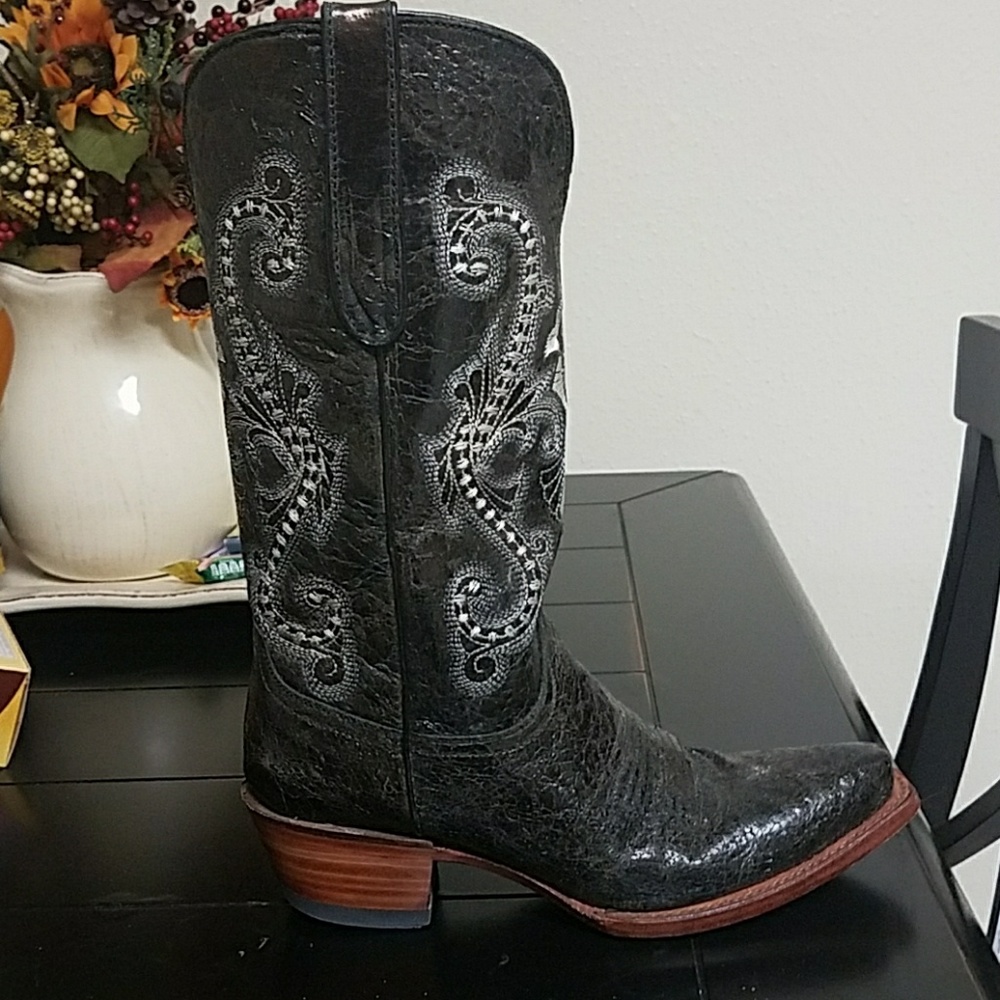 Size 7 boots, black distressed